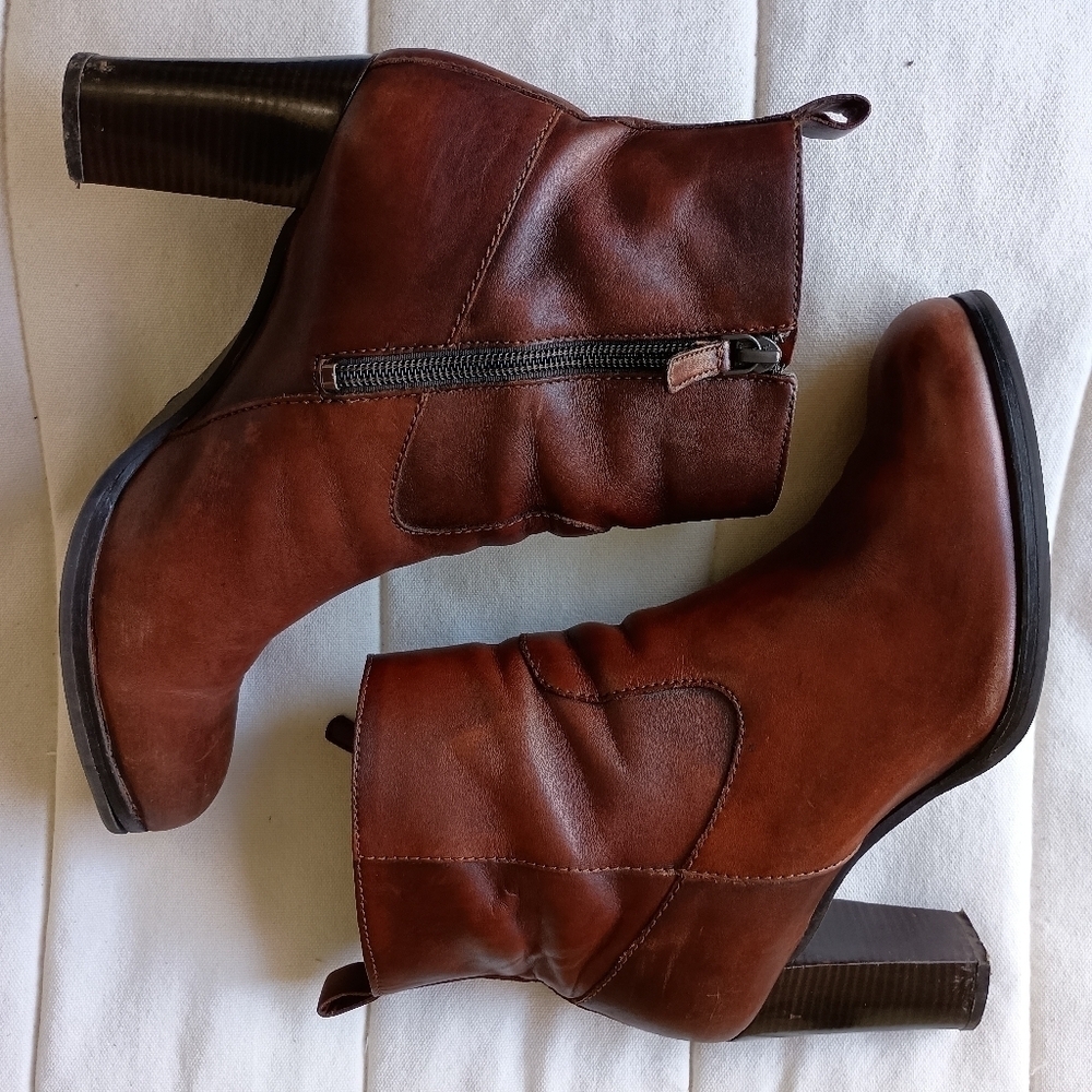 Cole Haan Elegant Brown Leather Ankle Boots_9.5